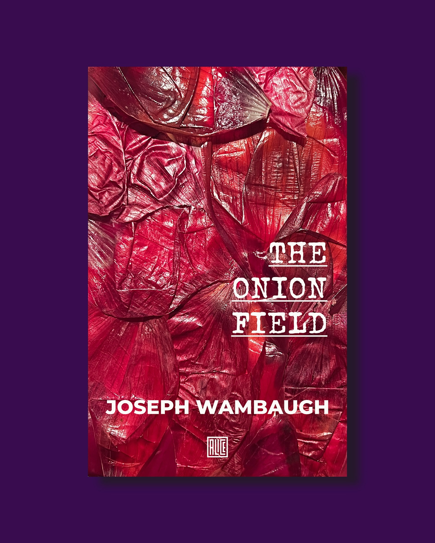 JOUR 27 — ONION 🧅 

Dans The Onion Field de Joseph Wambaugh, l’enlèvement de deux policiers du LAPD se termine tragiquement dans un champ d’oignons, lieu d’un drame aussi absurde que réel. L’auteur, ancien policier, explore les couches de culpabilité et de peur qui suivent, entre vérité judiciaire et cauchemar intérieur.

Pour cette couverture, j’ai photographié de véritables épluchures d’oignon, métaphore des strates de l’histoire, et recréé la typographie sur Illustrator, inspirée des rapports d’enquêtes policières — froide et clinique.

• Chaque jour d’Inktober, j’explore le mot du jour en réinventant la couverture d’un roman noir, fantastique ou horrifique — une expérimentation entre illustration et design éditorial. •

🔸 🔸 🔸

DAY 27 - ONION 🧅 

In The Onion Field by Joseph Wambaugh, the kidnapping of two LAPD officers ends tragically in an onion field, where horror meets the absurd. The author peels back layers of guilt and fear, turning a true event into a chilling psychological descent.

For this cover, I photographed real onion peels — a metaphor for the story’s depth — and designed the typography on Illustrator, echoing police reports in their cold precision.

• Every day in October, I explore the official Inktober prompt by reinventing a noir, fantasy, or horror book cover — an experiment between illustration and editorial design. •

#inktober #inktober2025 #inktoberonion #theonionfield #josephwambaugh #bookcoverdesign #illustration #designéditorial #noirfiction #truecrime #thrillerbooks #darkillustration #graphicdesign #creativeprocess @inktober