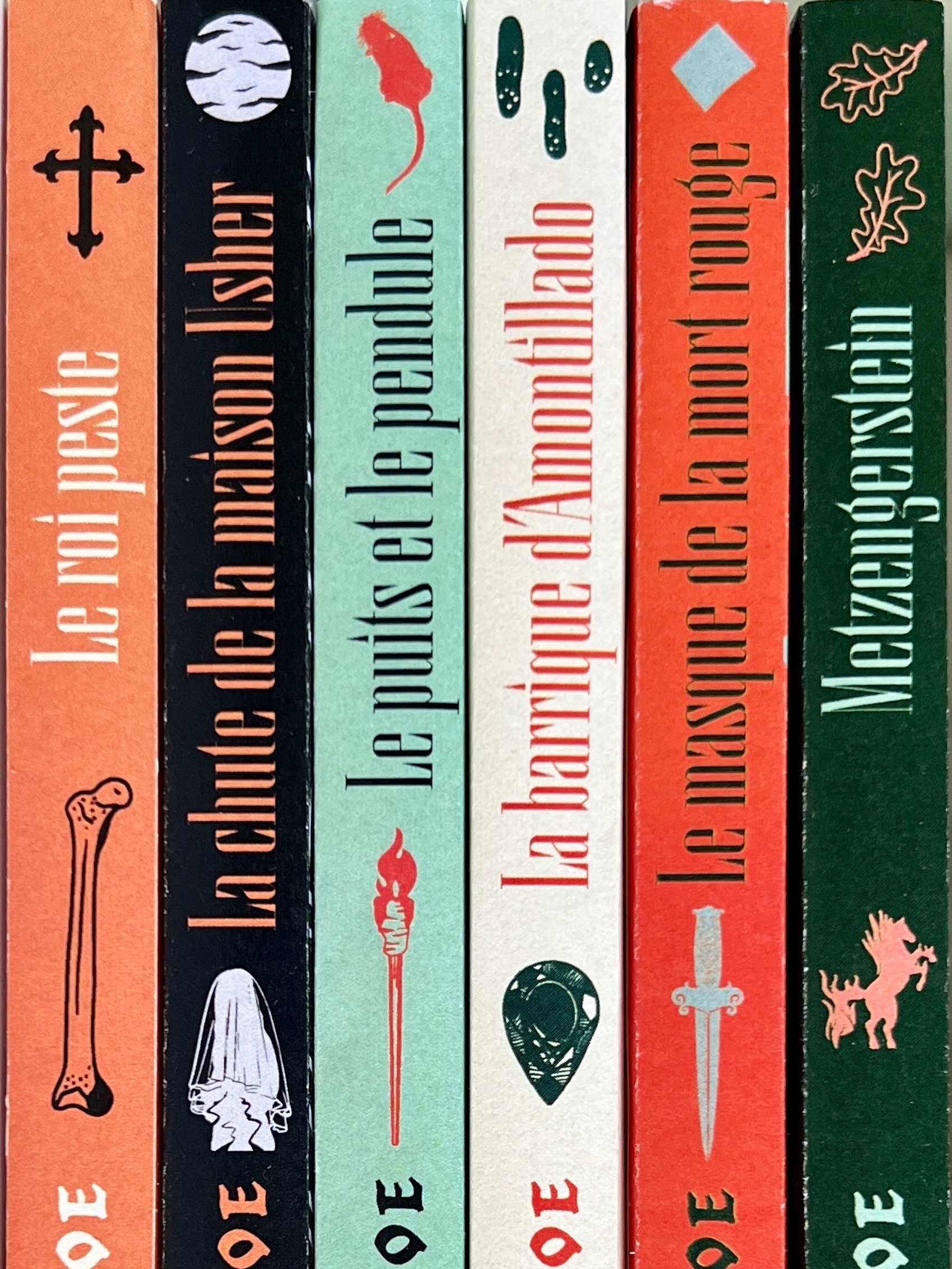 🔍 Les petites illustrations des dos de mes couvertures d’Edgar Allan Poe à la loupe !
🦴👻💎🗡️🐎
.
#bookcoverdesign #detail #devilisinthedetails #illustration #edgarallanpoe